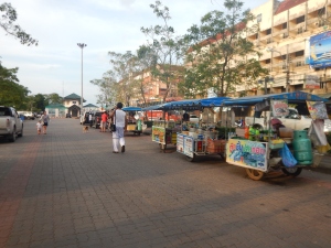 Food Vendors by the Train Station